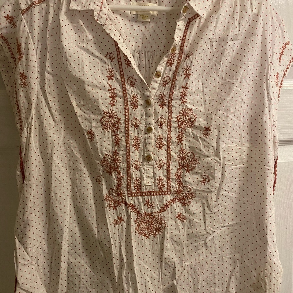 Maeve by Anthropologie cap sleeve embroidered top.